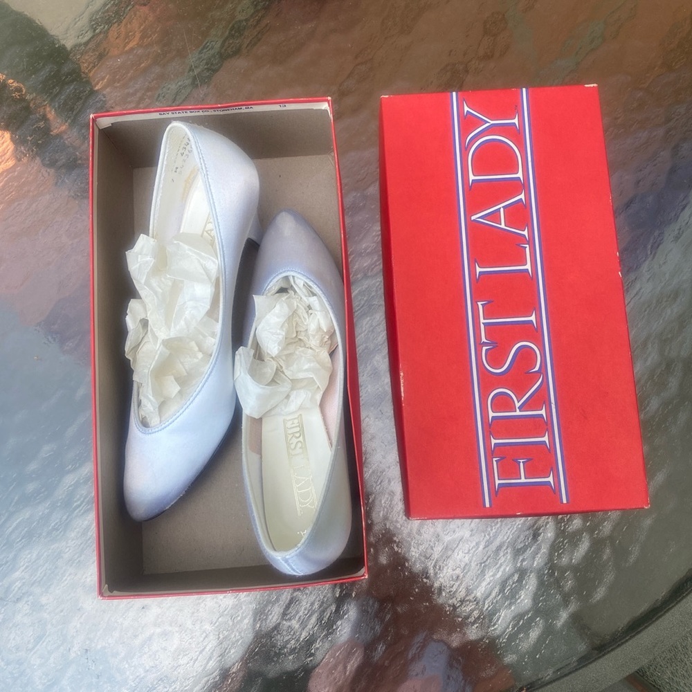 vintage 90’s satin kitten heels